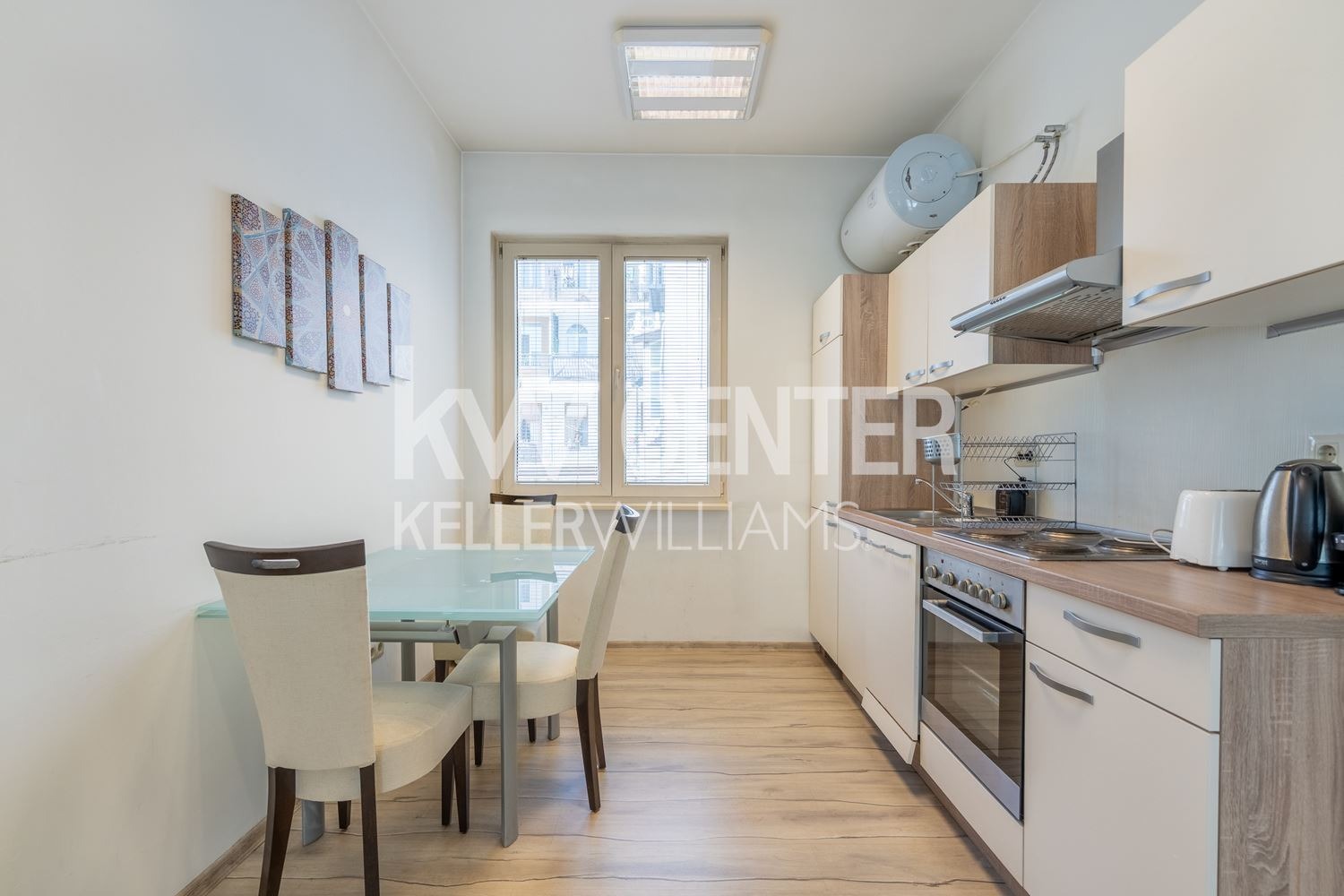 Продава 3-СТАЕН, гр. София, Център, снимка 2 - Апартаменти - 56293026