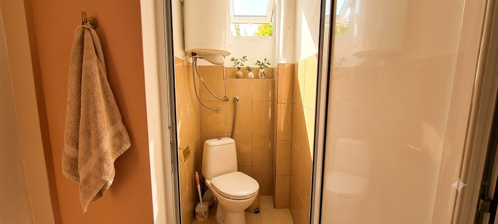 Продава ЕТАЖ ОТ КЪЩА, гр. Варна, Галата, снимка 6 - Етаж от къща - 56210652