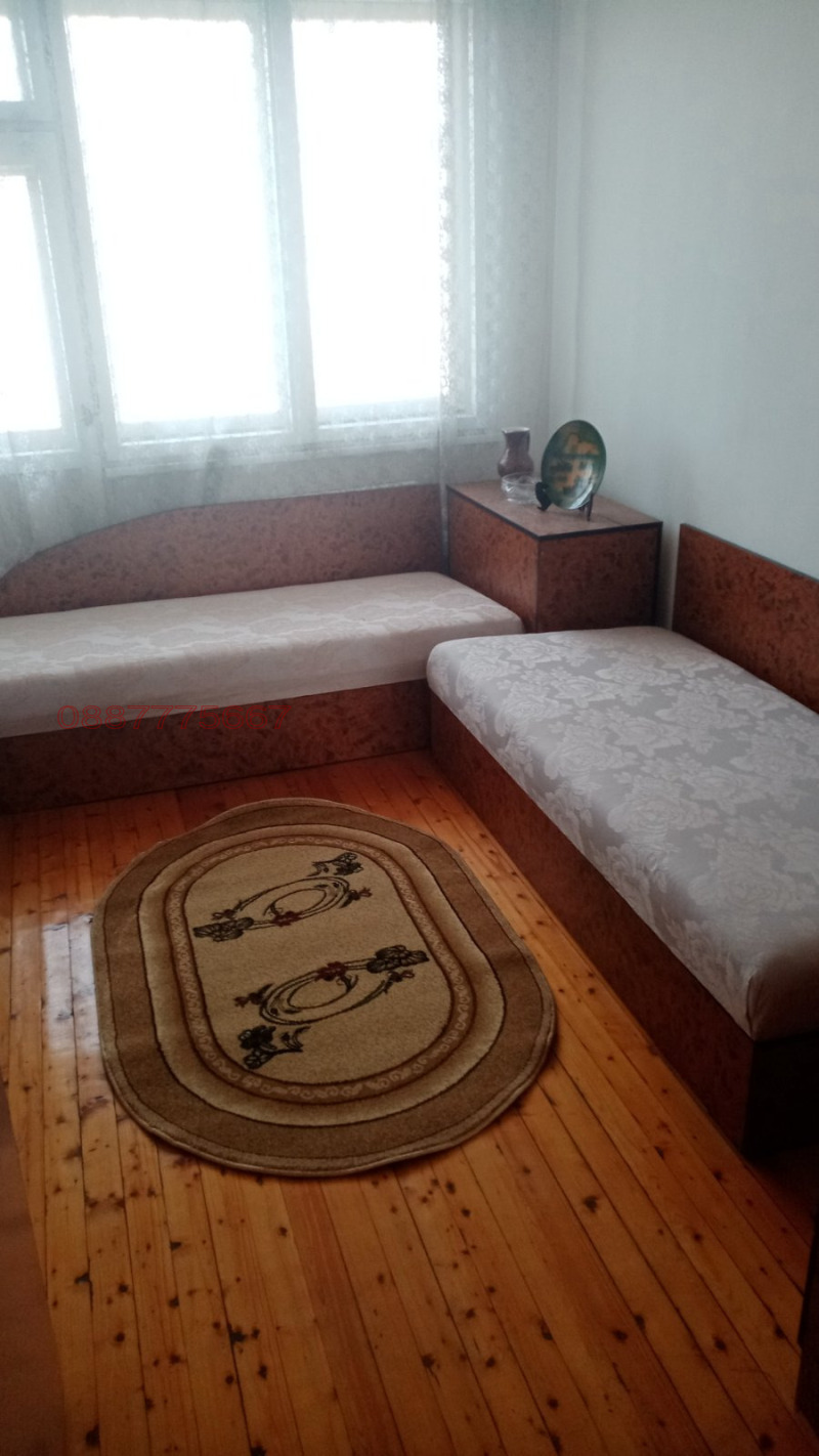 Продава ЕТАЖ ОТ КЪЩА, гр. Пловдив, Прослав, снимка 2 - Етаж от къща - 52780359