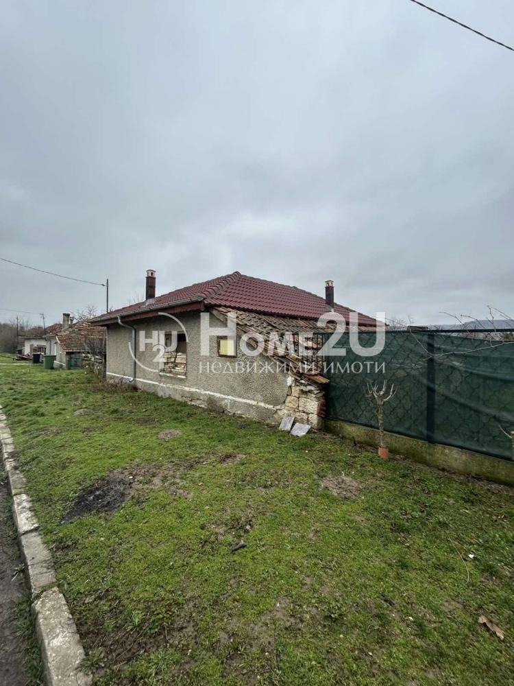 Продава КЪЩА, с. Златина, област Варна