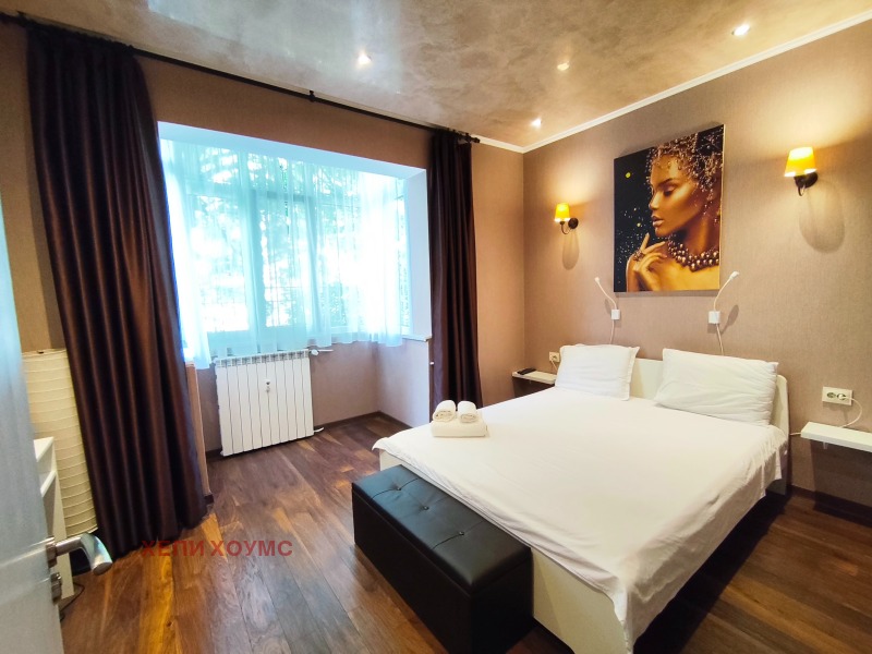Продава  2-стаен град София , Център , 52 кв.м | 67987994