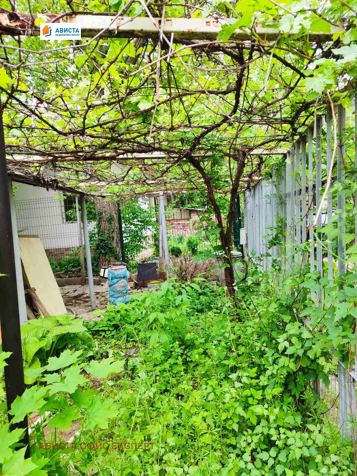 Продава КЪЩА, гр. София, Триъгълника, снимка 2 - Къщи - 54552951