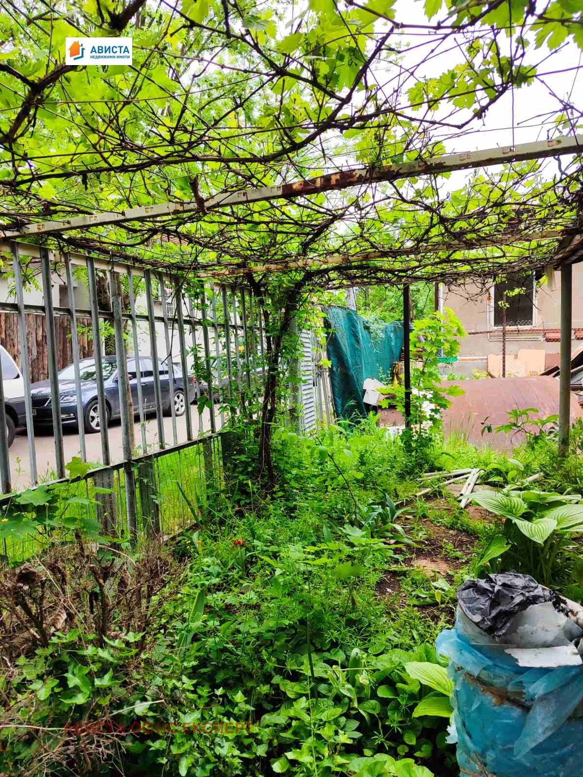Продава КЪЩА, гр. София, Триъгълника