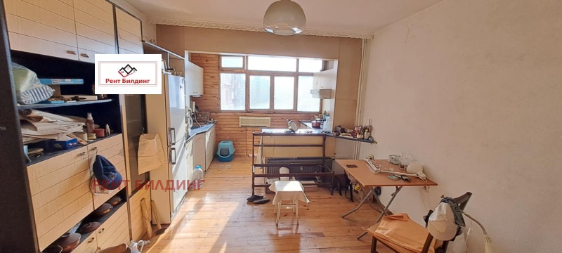 Продава МНОГОСТАЕН, гр. Бургас, Изгрев, снимка 2 - Aпартаменти - 48115817