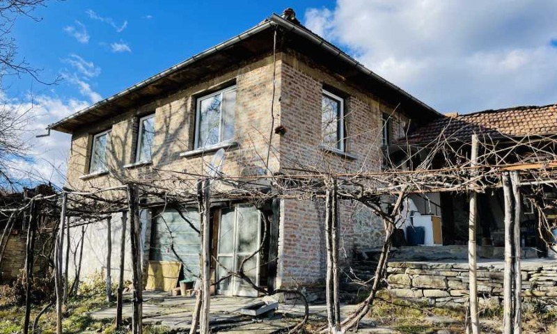 Продава КЪЩА в област Габрово, гр. Дряново - 80 кв.м / 52 000 € » 101 703.16 лв., СУПРИММО ОФИСИ В СТРАНАТА
