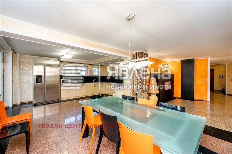 Продава КЪЩА, гр. София, в.з.Киноцентъра, снимка 3 - Къщи - 53238073