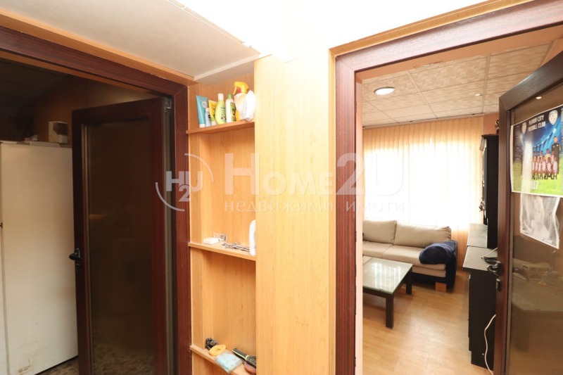 Продава ЕТАЖ ОТ КЪЩА, гр. Пловдив, Прослав, снимка 2 - Етаж от къща - 53226768