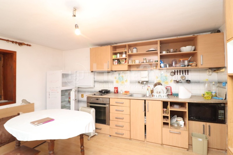 Продава ЕТАЖ ОТ КЪЩА, гр. Пловдив, Прослав, снимка 11 - Етаж от къща - 53226768