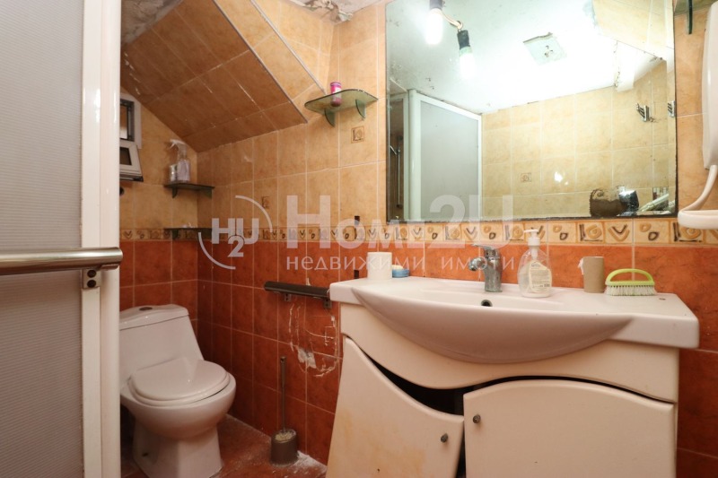 Продава ЕТАЖ ОТ КЪЩА, гр. Пловдив, Прослав, снимка 12 - Етаж от къща - 53226768