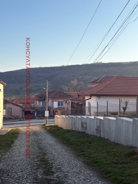 Продава ПАРЦЕЛ, с. Лисец, област Ловеч