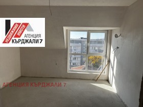 3-стаен град Кърджали, Център 7