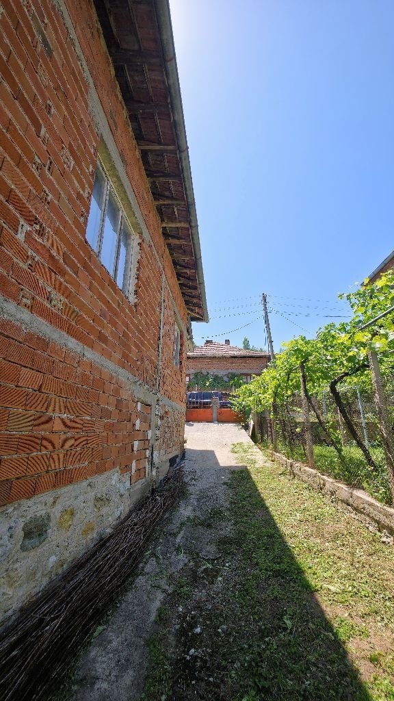 Продава КЪЩА, с. Драговищица, област Кюстендил, снимка 2 - Къщи - 56135670