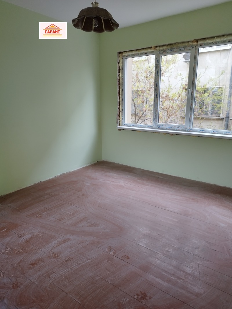 Продаја  3 спаваће собе Плевен , Идеален центар , 142 м2 | 28348572