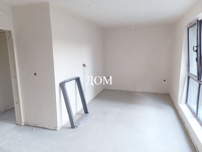 Продава 2-СТАЕН в град Шумен, 5-ти полк - 77 кв.м / 112 056 € » 219 162.49 лв., ДОМ