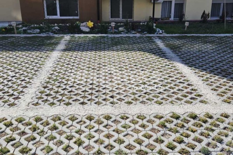 Продава  Гараж, паркомясто, град Варна, м-т Пчелина • 9 000 € • ID 52439068 — holmes.bg - [1] 
