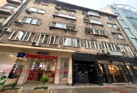 Продава  4-стаен, град София