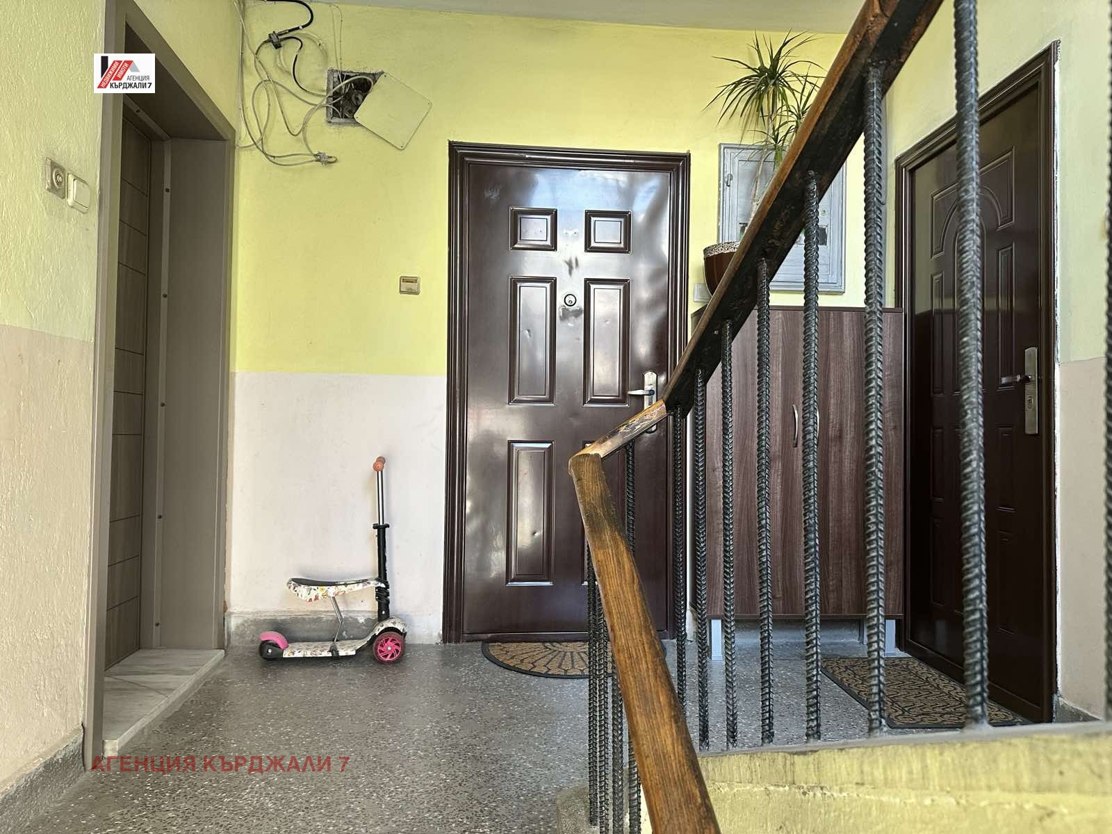 Продава 3-СТАЕН, гр. Кърджали, Център, снимка 5 - Апартаменти - 54118878