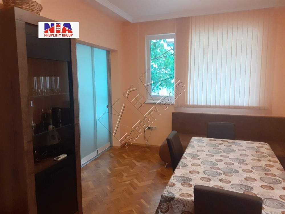 Продава МНОГОСТАЕН, гр. Бургас, Възраждане, снимка 2 - Апартаменти - 54629502
