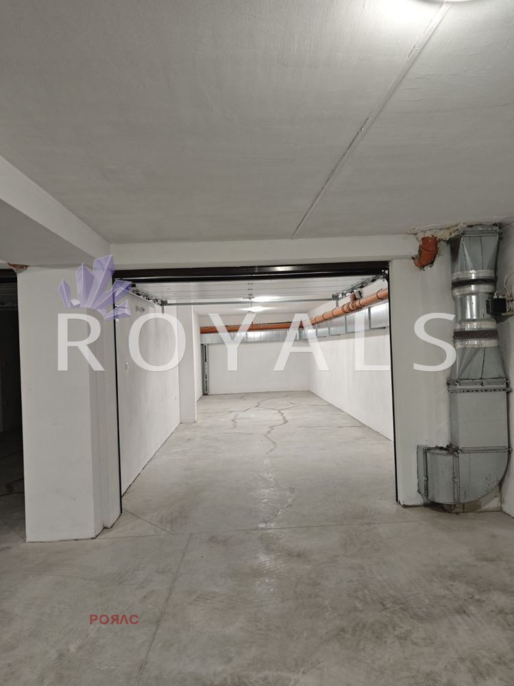 Продава ГАРАЖ, ПАРКОМЯСТО, гр. Варна, Център, снимка 2 - Гаражи и паркоместа - 52199138