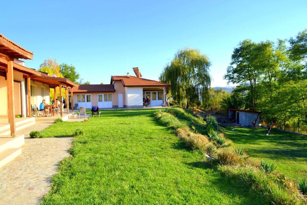 Продава ХОТЕЛ, с. Малки Воден, област Хасково, снимка 4 - Хотели - 54433522