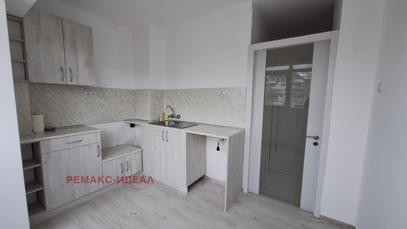 Продава 3-СТАЕН в град Варна, Базар Левски - 65 кв.м / 161 000 € » 314 888.63 лв., РЕМАКС-ИДЕАЛ