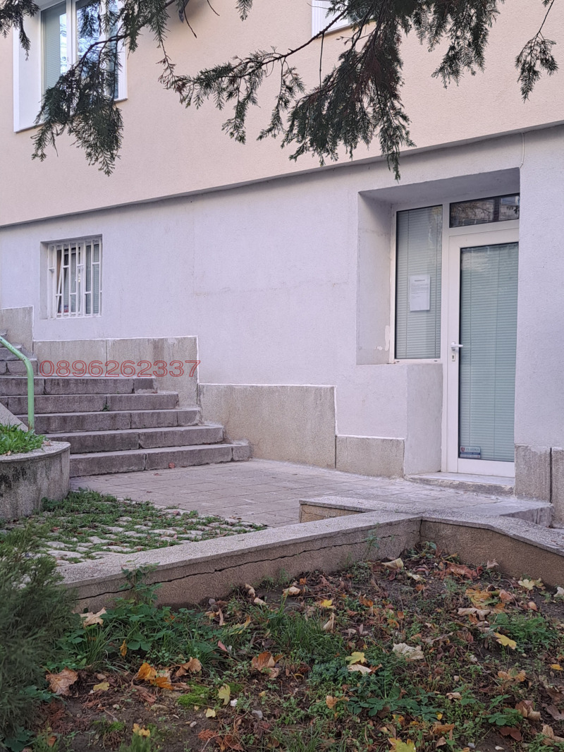 Продава ФРИЗЬОРСКИ/КОЗМЕТИЧЕН САЛОН в град Шумен, Център - 55 кв.м / 125 000 € » 244 478.75 лв.