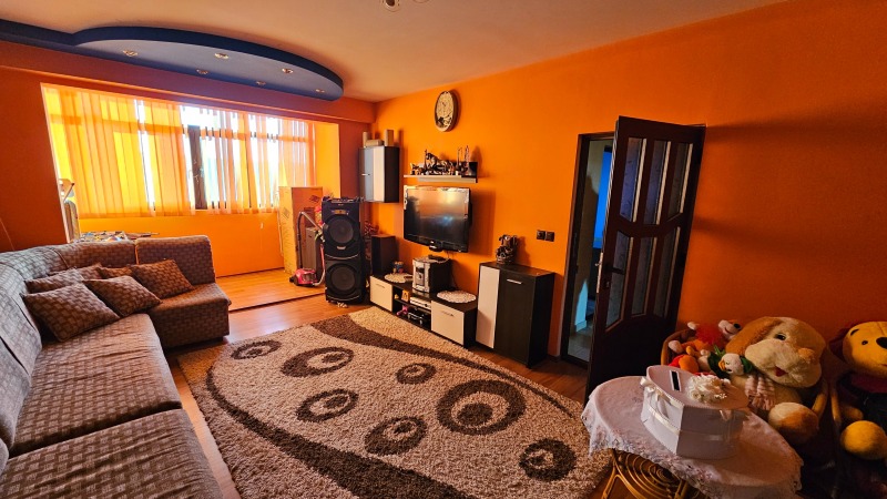 Продава 3-СТАЕН в град Разград, Орел - 76 кв.м / 81 806.70 € » 160 000 лв., РОС -НЕДВИЖИМИ ИМОТИ