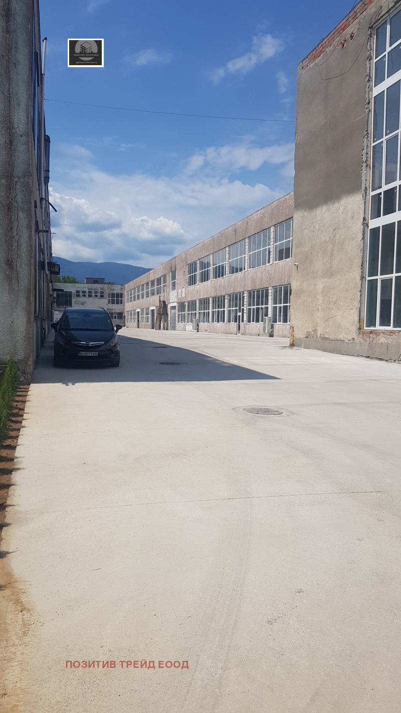 For Sale  Industrial building Kyustendil , Promishlena zona - Iztok , 2800 sq.m | 45768618 - image [2]