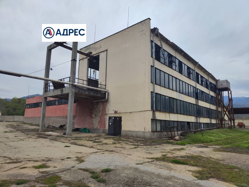 Продава ФАБРИКА/ЗАВОД в област Пловдив, с. Христо Даново - 10804 кв.м / 389 410 € » 761 619.76 лв., АДРЕС КАРЛОВО