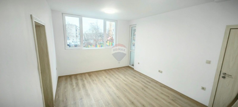 Продава 3-СТАЕН, гр. Варна, Базар Левски