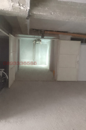 ГАРАЖ, ПАРКОМЯСТО, 18 m2