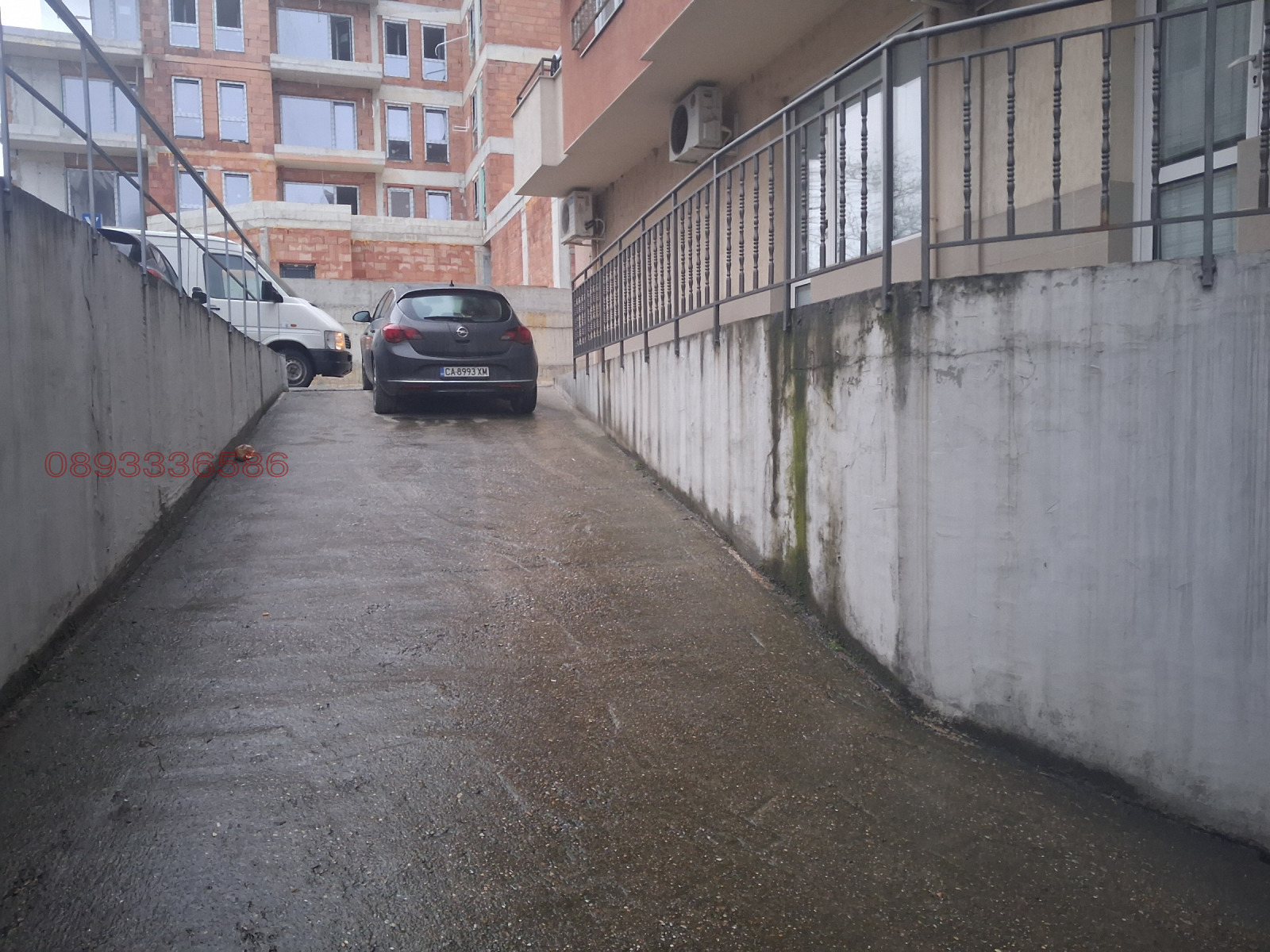 Продава ГАРАЖ, ПАРКОМЯСТО, гр. Русе, Център, снимка 2 - Гаражи и паркоместа - 54012222