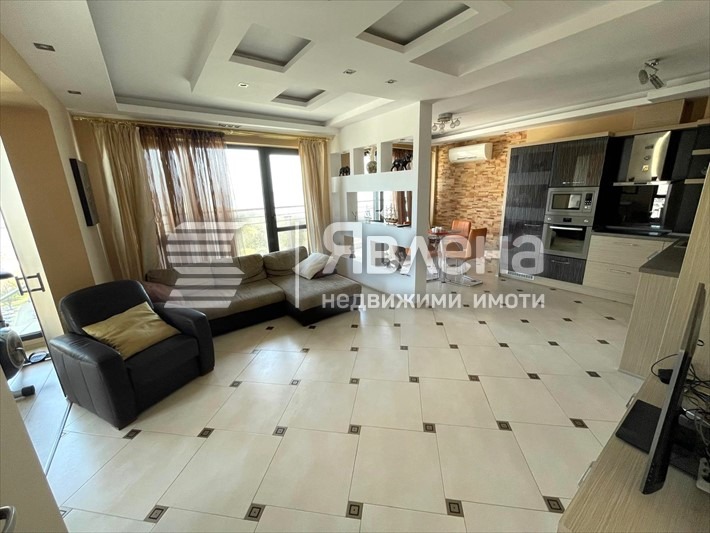 Продава МНОГОСТАЕН, гр. Бургас, Лазур, снимка 2 - Апартаменти - 54231412