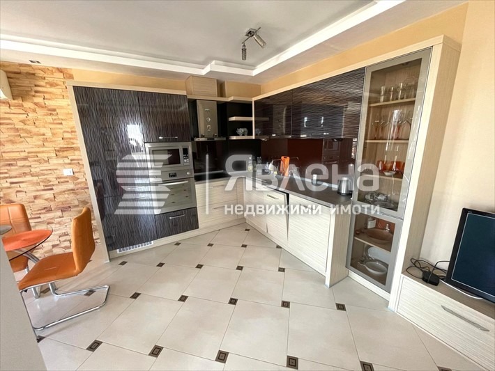 Продава МНОГОСТАЕН, гр. Бургас, Лазур, снимка 4 - Апартаменти - 54231412