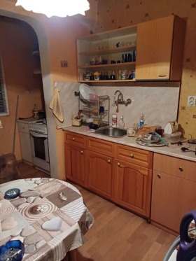 2 slaapkamers Iztok, Pernik 2