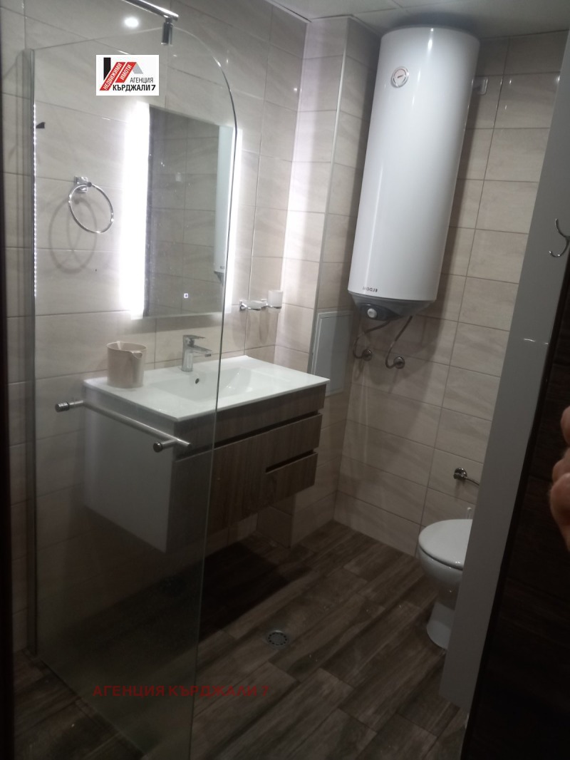 Продава  3-стаен град Кърджали , Център , 65 кв.м | 33121915 - изображение [11]