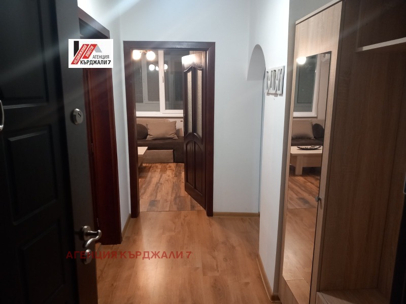 Продава  3-стаен град Кърджали , Център , 65 кв.м | 33121915