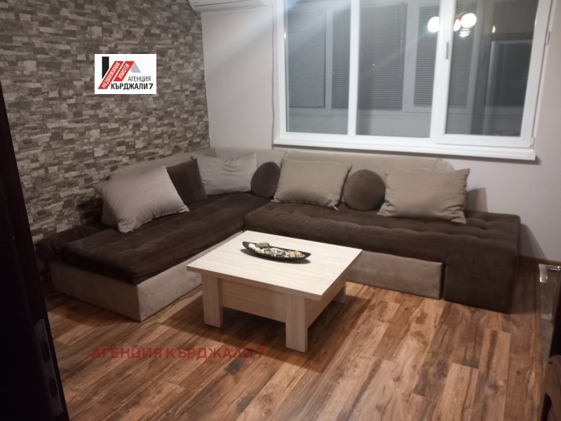 Продава  3-стаен град Кърджали , Център , 65 кв.м | 33121915 - изображение [3]