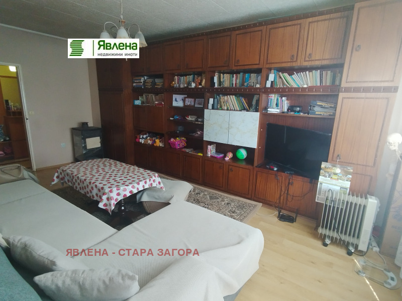 Myytävänä  3 makuuhuonetta Stara Zagora , Tri tšutšura - sever , 83 neliömetriä | 79508156 - kuva [2]