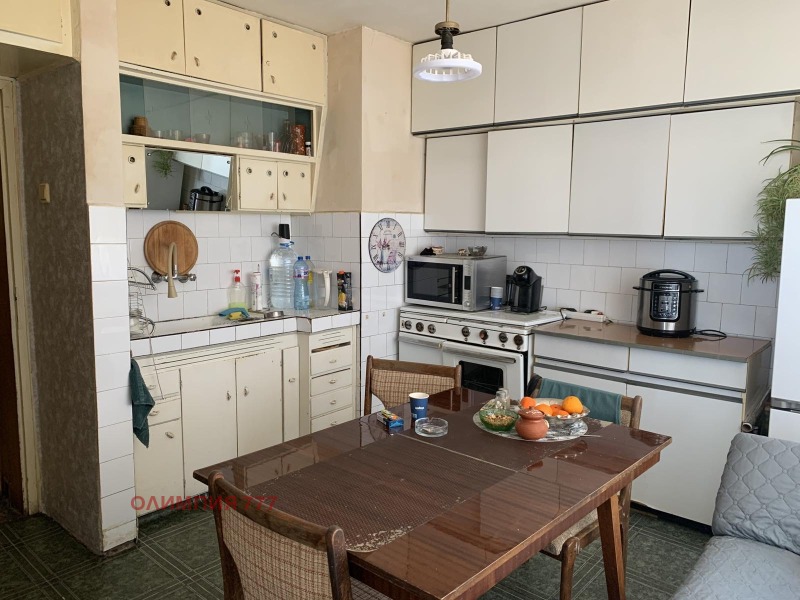 Продава 3-СТАЕН, гр. Плевен, Широк център