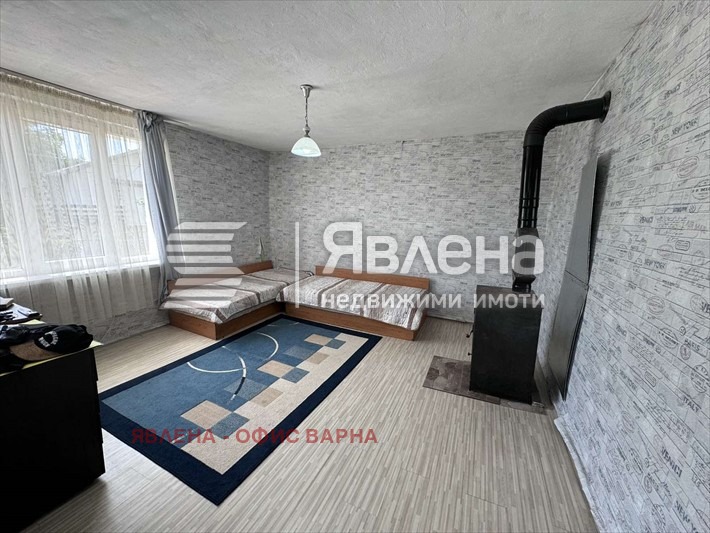 Продава КЪЩА, с. Долище, област Варна, снимка 2 - Къщи - 48670612