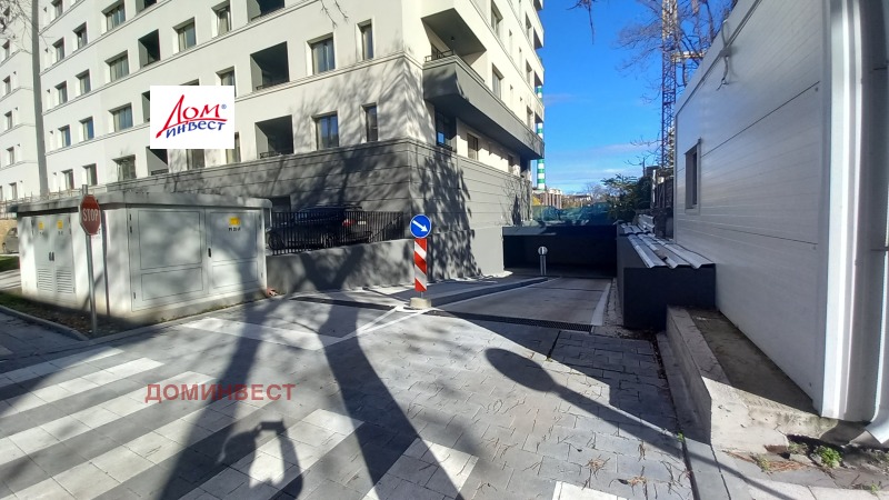 Продава ГАРАЖ, ПАРКОМЯСТО, гр. Пловдив, Център, снимка 12 - Гаражи и паркоместа - 47477995