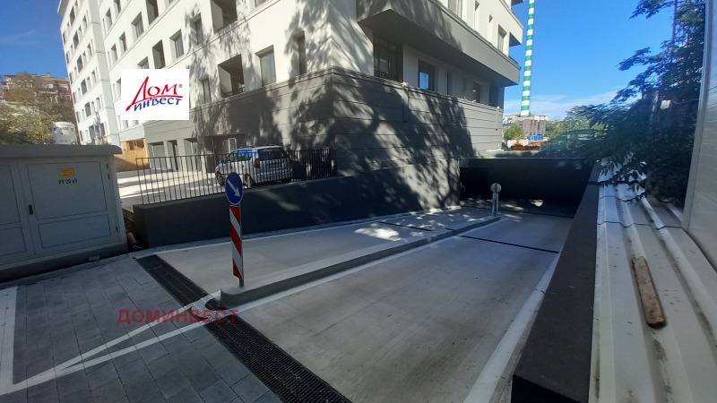 Продава ГАРАЖ, ПАРКОМЯСТО, гр. Пловдив, Център, снимка 16 - Гаражи и паркоместа - 47477995