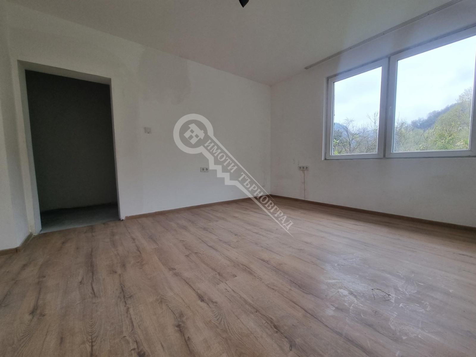 Продава 4-СТАЕН, гр. Велико Търново, Асенов, снимка 2 - Апартаменти - 43115595