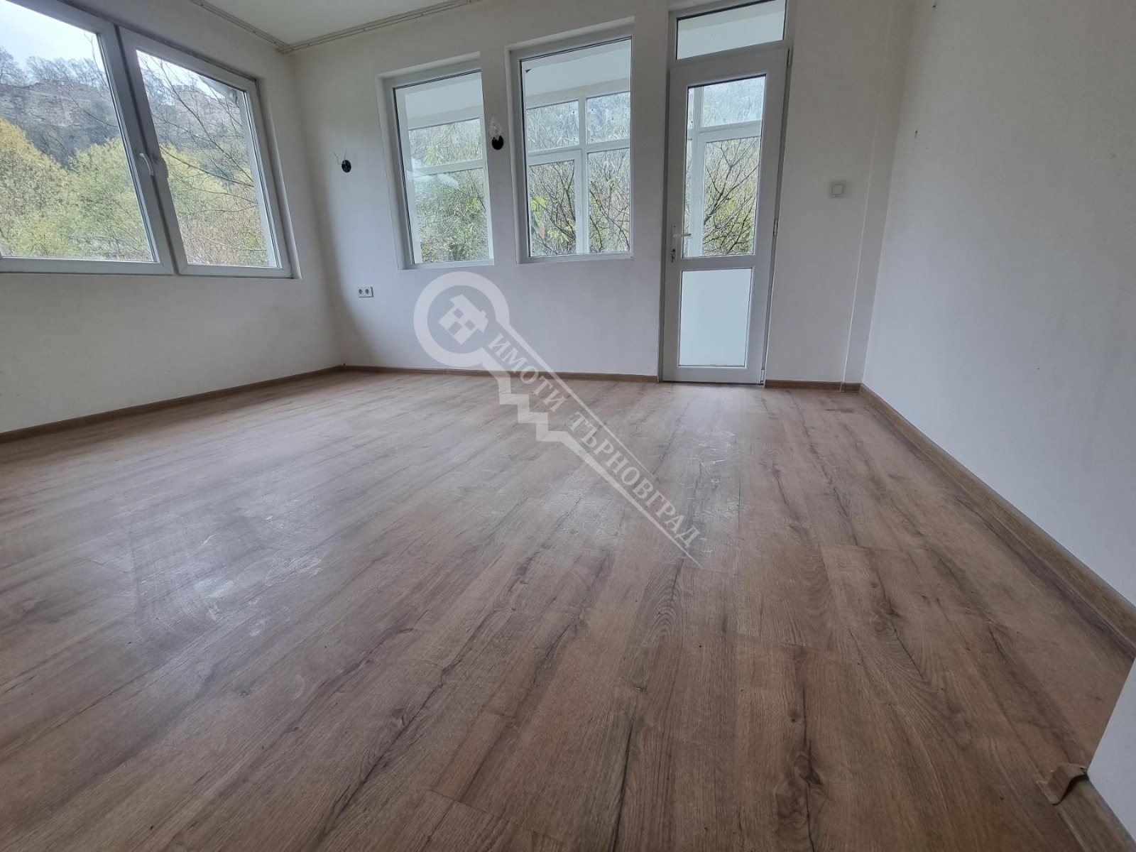 Продава 4-СТАЕН, гр. Велико Търново, Асенов, снимка 2 - Апартаменти - 43115595