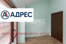 2-стаен град Бургас, Лазур 8