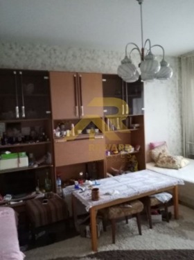 1 camera da letto Teva, Pernik 1