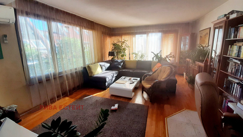 Te koop  3+ slaapkamer Sofia , Belite brezi , 165 m² | 89271240