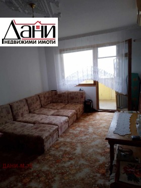 1 dormitorio Everest, Shumen 3