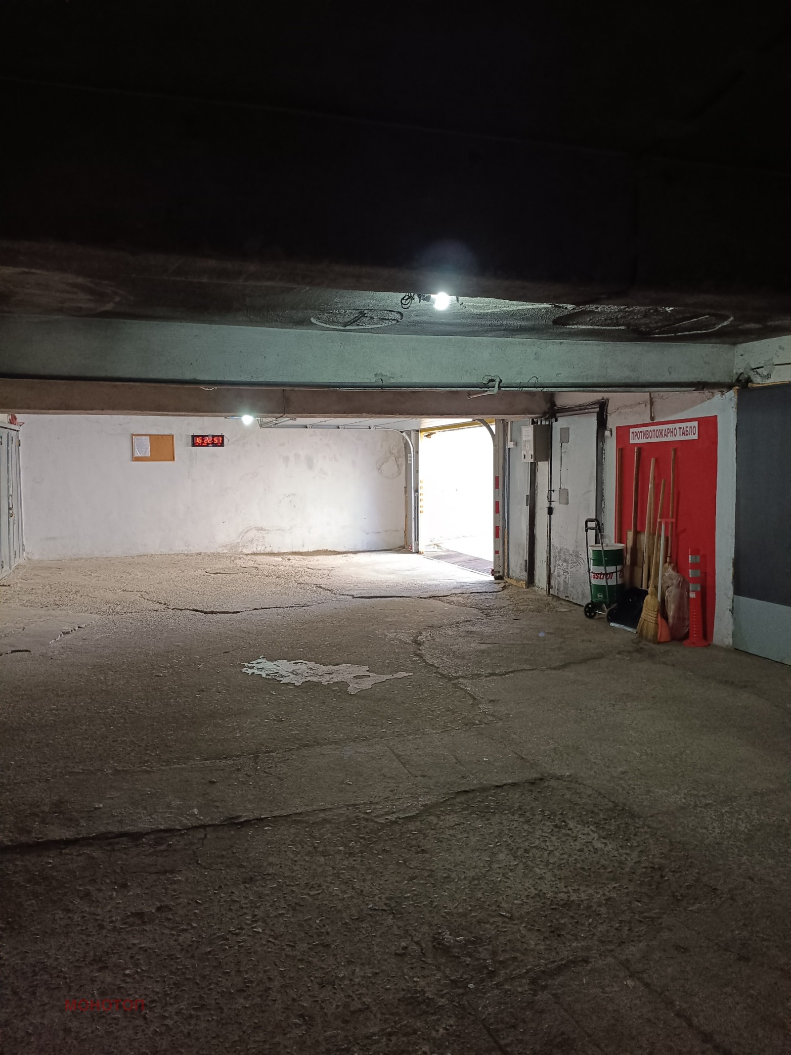 Продава ГАРАЖ, ПАРКОМЯСТО, гр. София, Гео Милев, снимка 8 - Гаражи и паркоместа - 54054445